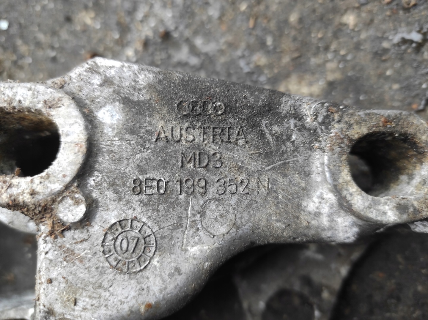 AUDI A4 holder engine mount 8E0199352 N B6 B7