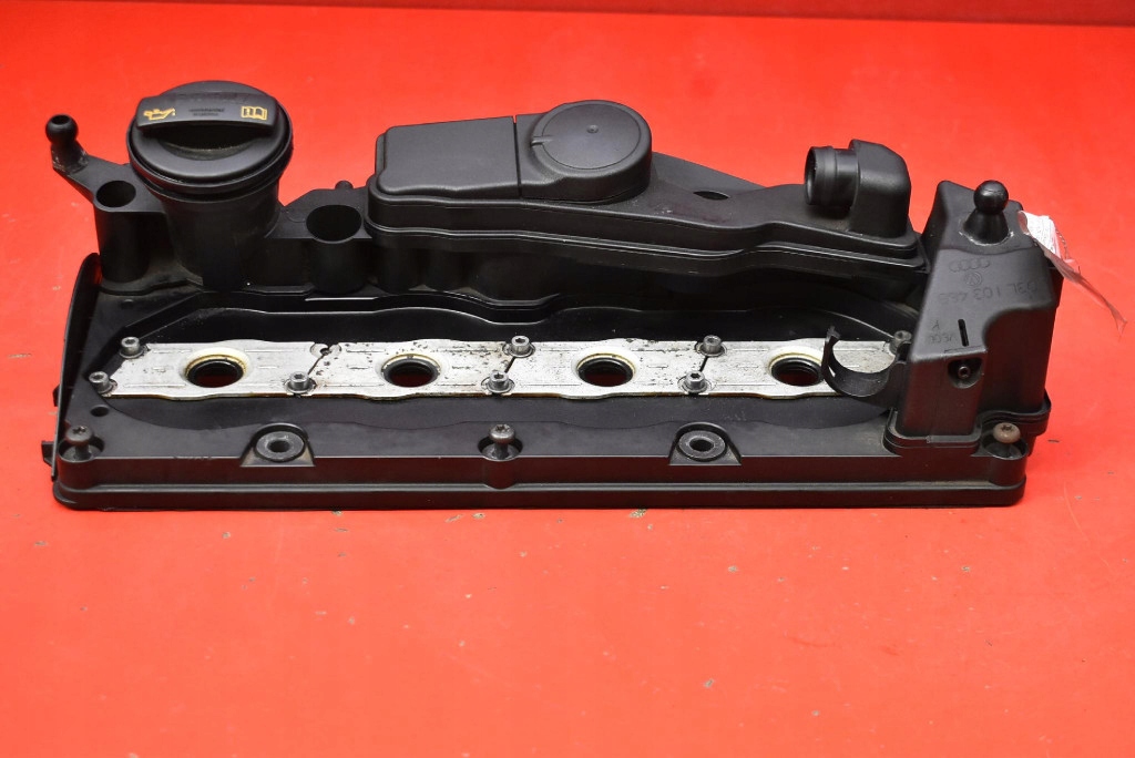Abdeckung der Ventile 03L103469 VW PASSAT B6 2.0 D 05-10