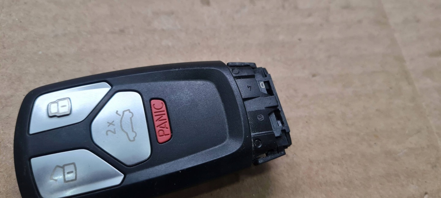 Q5 80A key PILOT PANIC USA 4M0959754CG
