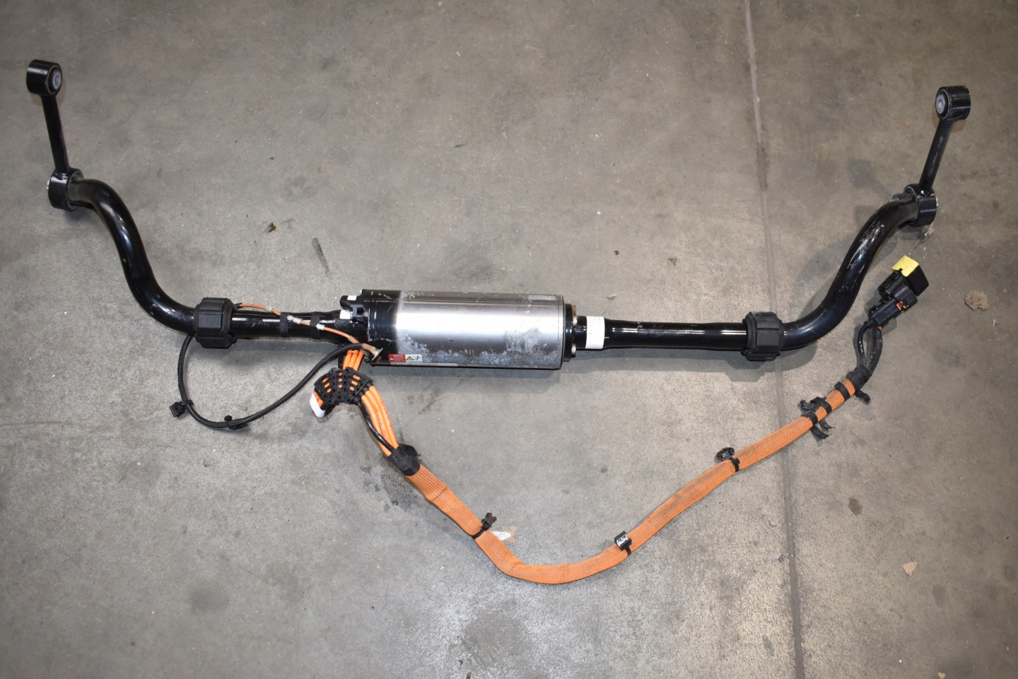IDEALNY STABILIZATOR AKTYWNY front front LAMBORGHINI URUS AUDI RSQ8 1