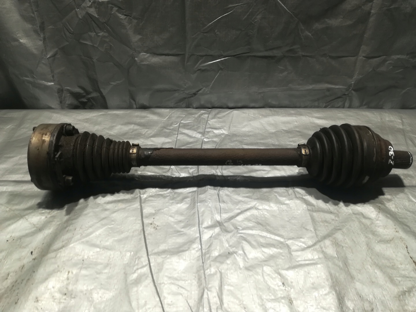 VOLKSWAGEN GOLF V 5 1.6FSI semi-axis left short.