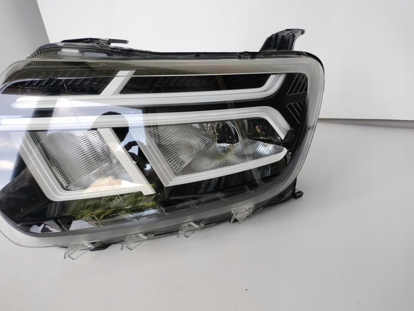 light left REFLEKTOR DACIA DUSTER II LIFT FULL LED
