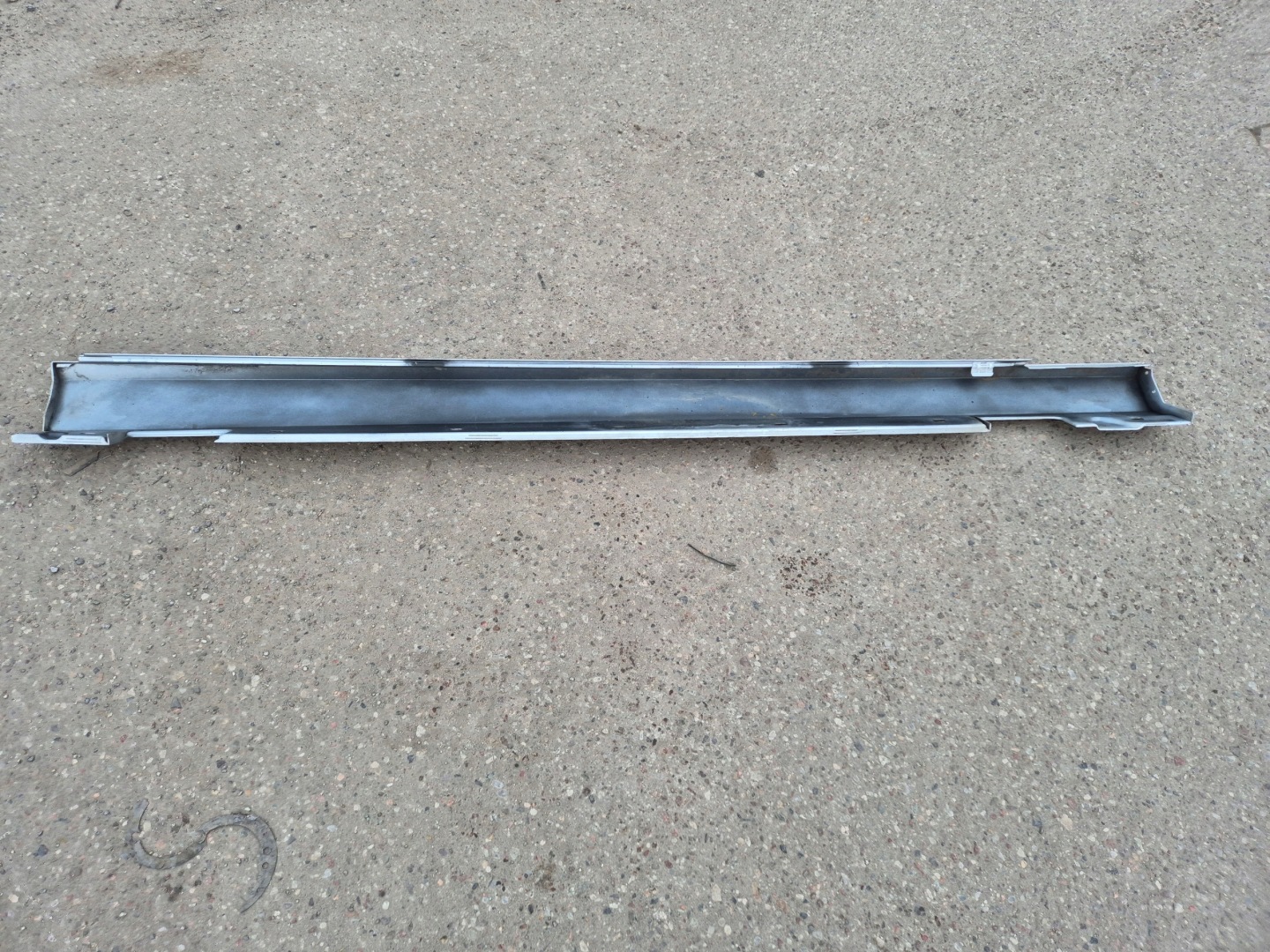 moulding threshold exterior left 2126900140 MERCEDES W212