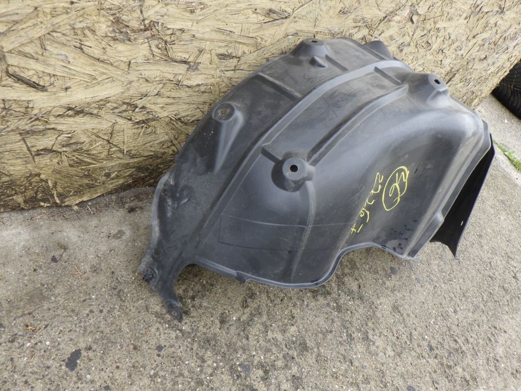 TOYOTA YARIS CROSS 20- mudguard right rear.
