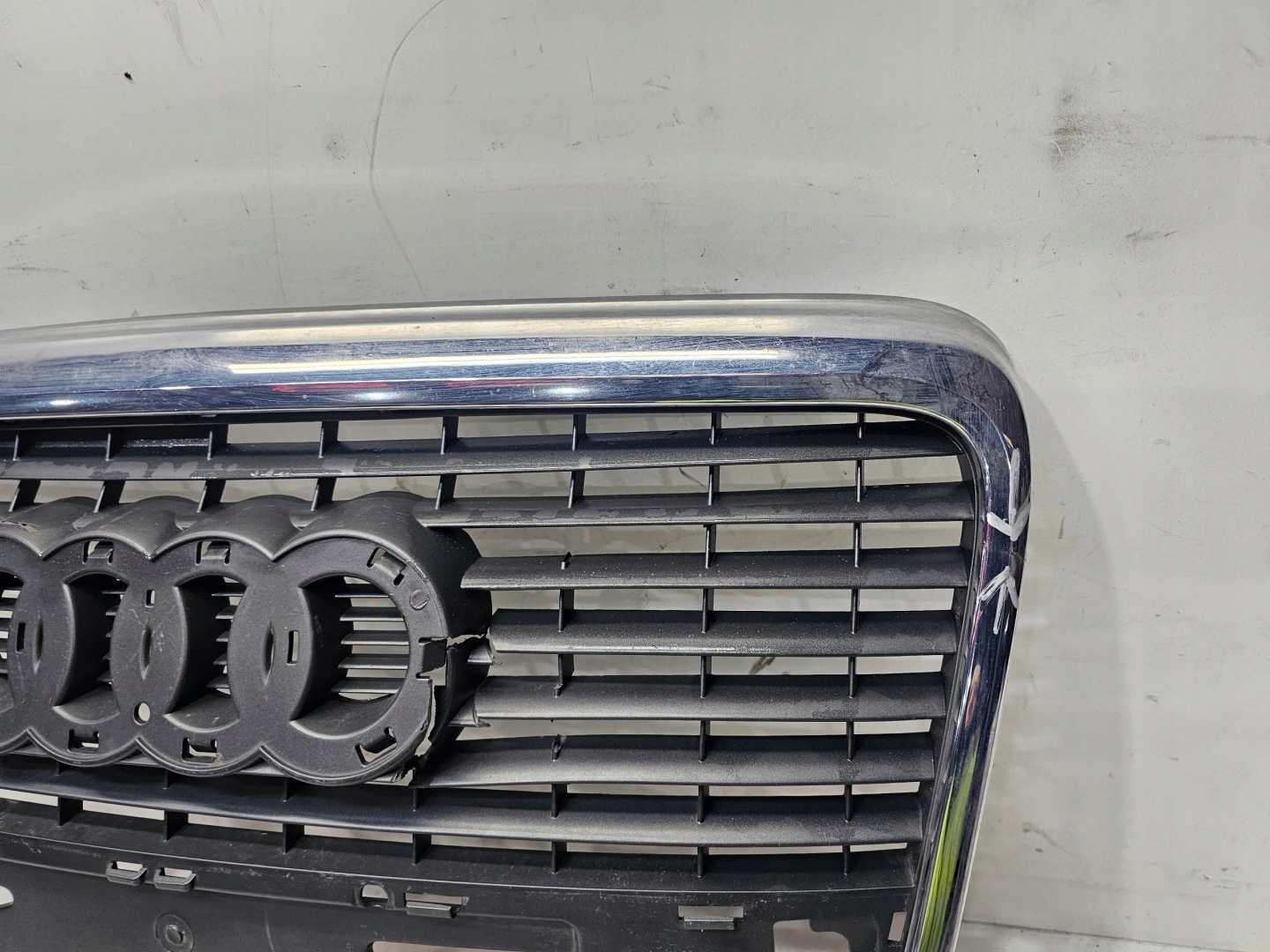 pillar console grille GRILLA AUDI A6 C6 4F0853651