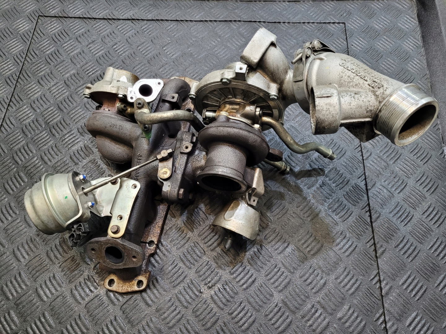 TURBO turbo 36010145 36010146 VOLVO XC60 e 2.4 D5 AWD