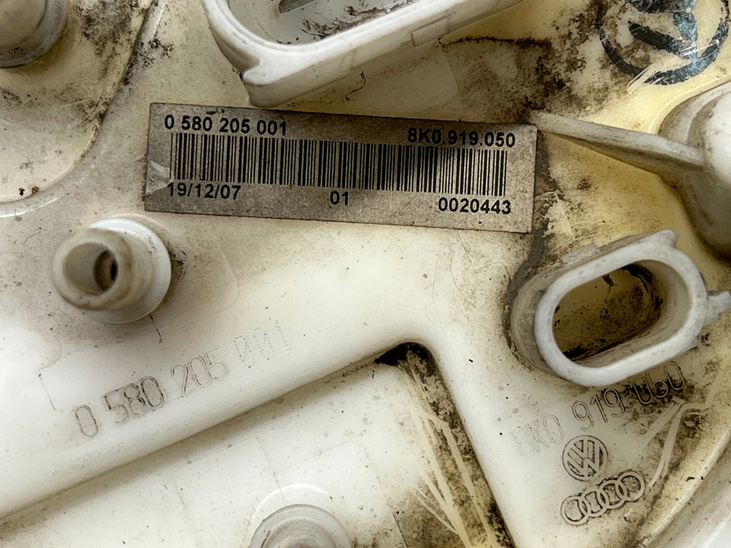 AUDI A4 B8 A5 feed pump 8K0919050 0580205001