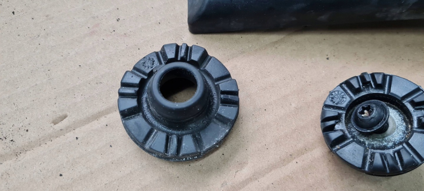 A5 8W S5 bracket hook holder radiator 8W0805201 A4 B9 8W
