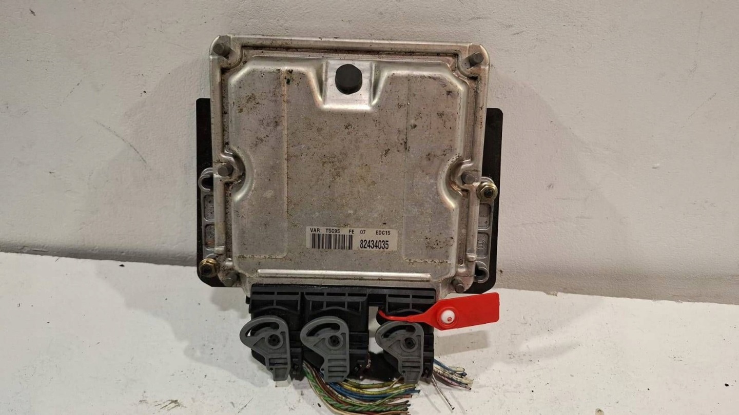 control unit of the engine computer 0281010779 Peugeot Citroen 2.0 8V HDI
