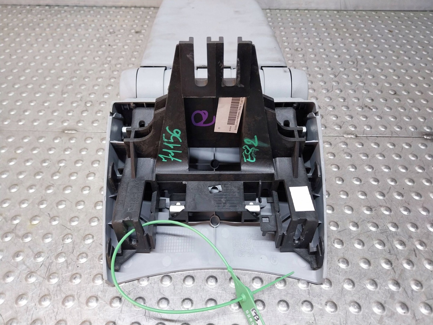 armrest passenger compartment frame consoles 9110501 9110415 BMW E81 E88 E87 LIFT