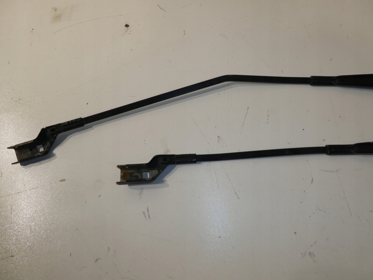 VW CADDY wiper arm left right 2K1955409A 2K1955410A