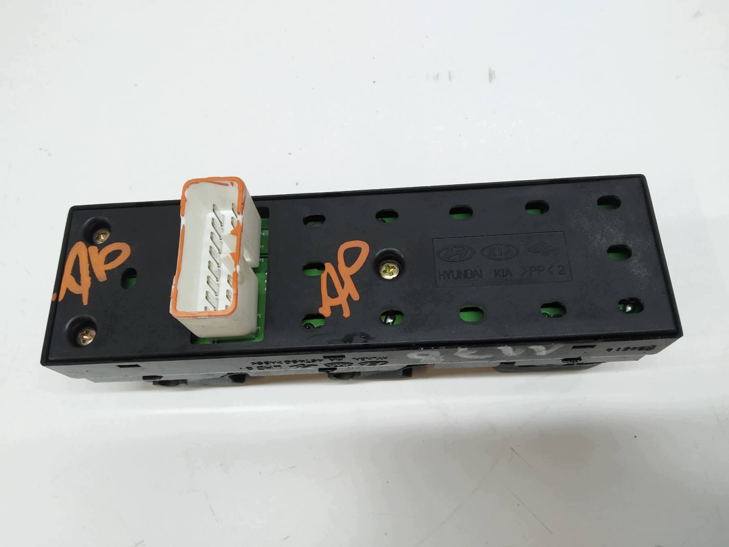 window control switch left front 93570-2G150TG Kia Magentis II (2005-2010)