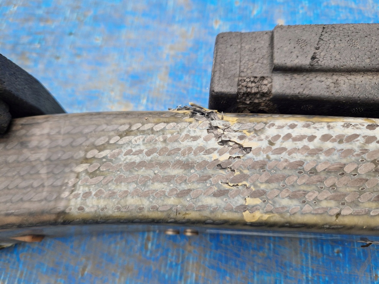 TRAVERSE PARE CHOC AVANT BMW M6 E63 E64 CARBON 2003R->