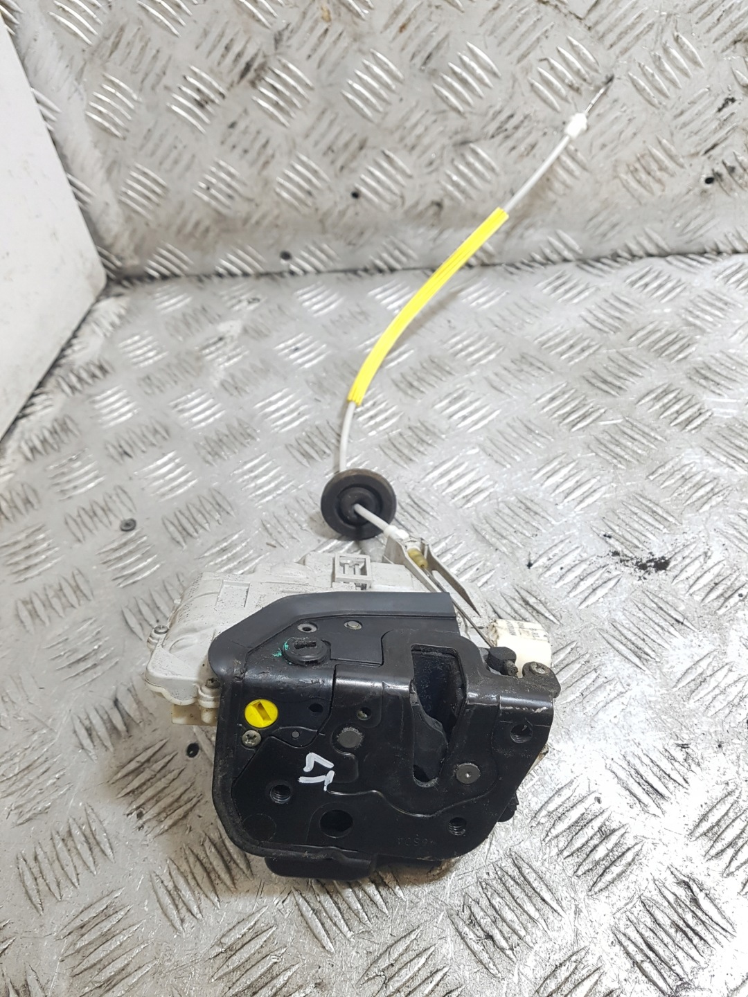 lock door CENTRALNY left rear part rear AUDI A4 B7 8 PIN 8E0839015AA