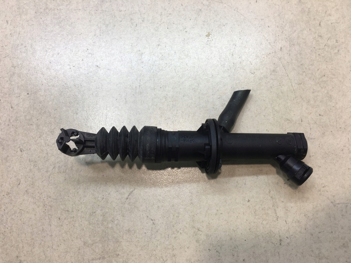 pumpa spojky CLIO III 1.5 DCI 8200436137