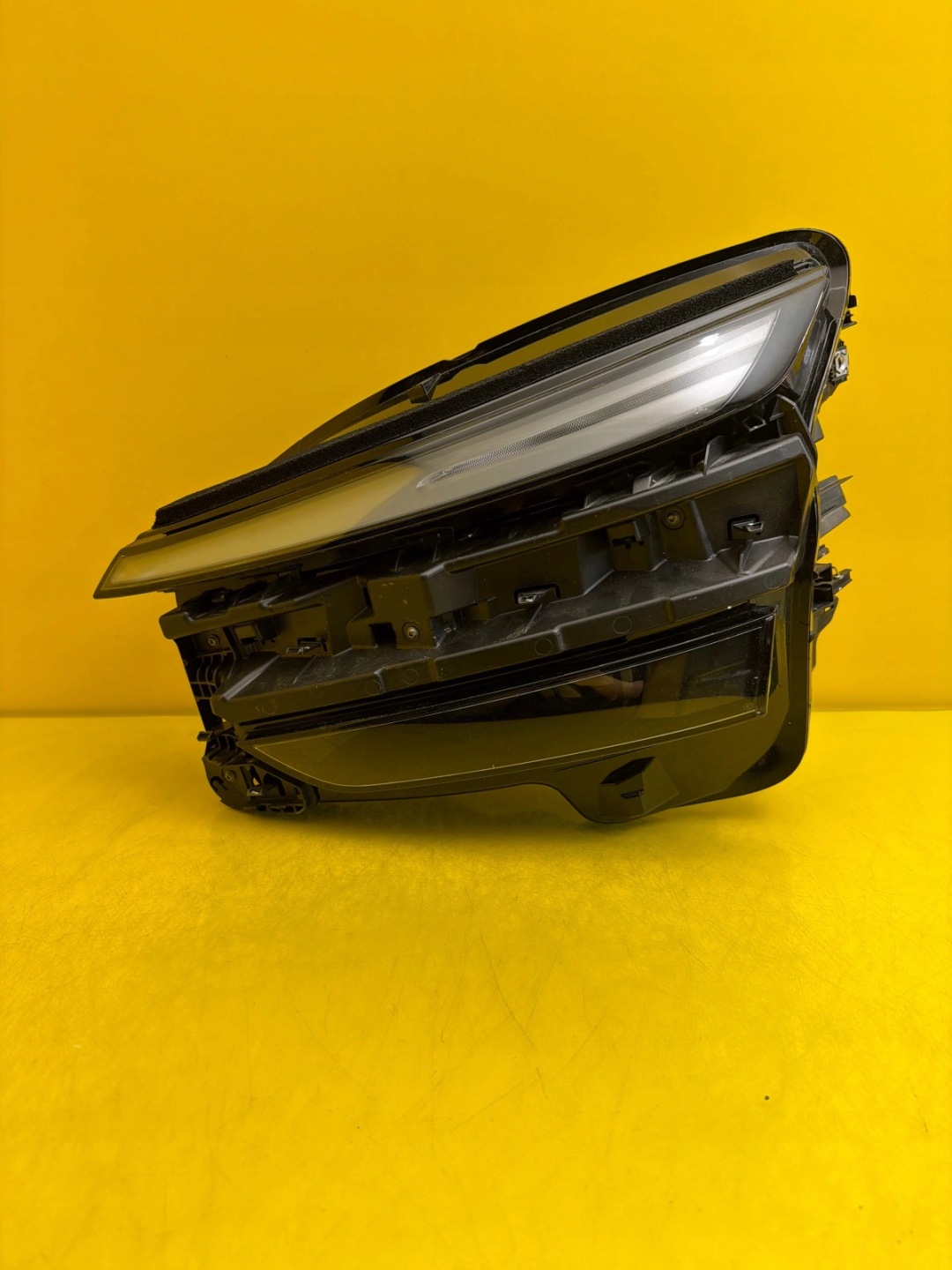 feu gauche avant Tesla Model Y 2024- Full Led 1918350-00-D