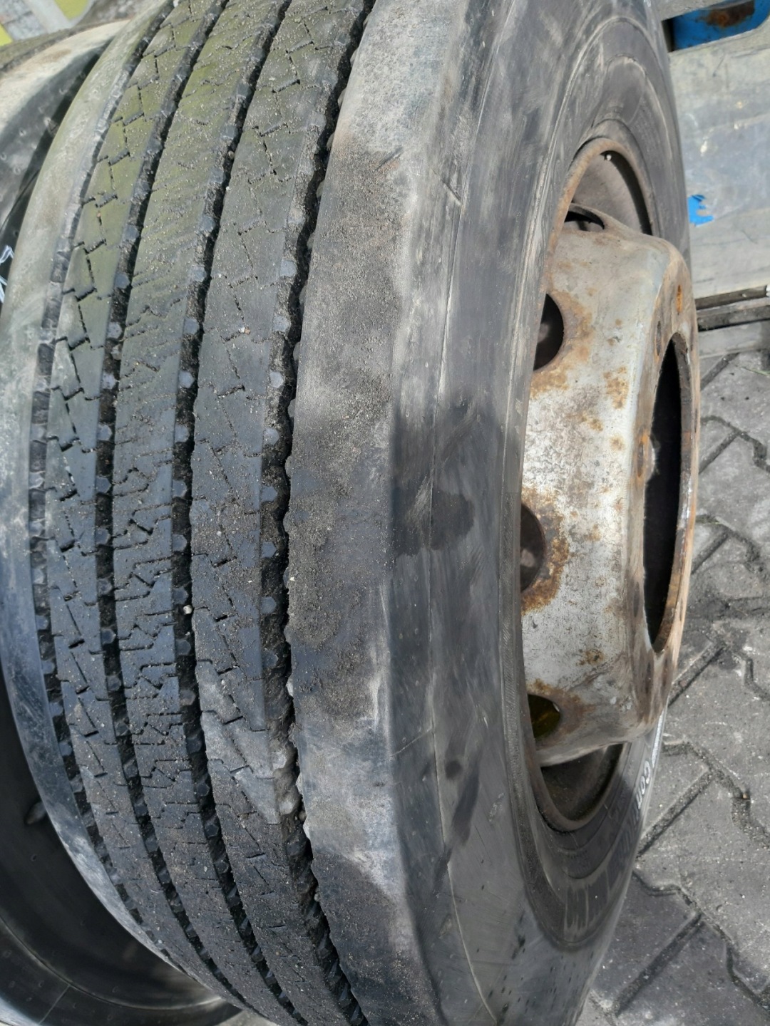 tyres discs wheels CIEZAROWE 275/70 R22.5 152/148J CONTINENTAL