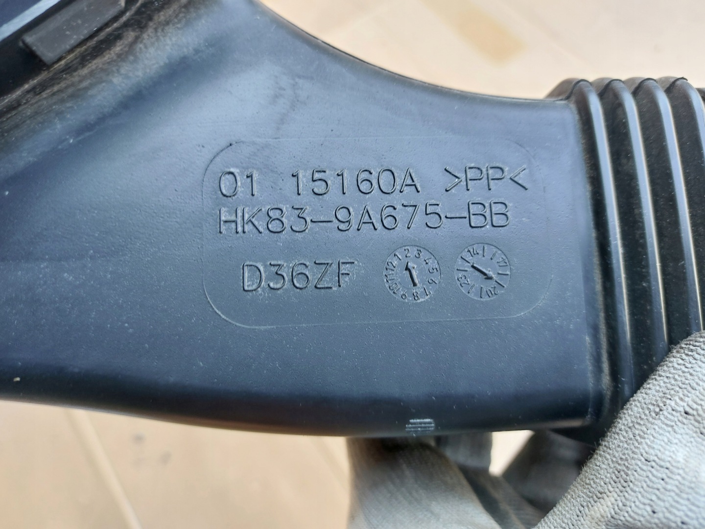 intake air hose VELAR L560 HK83-9A675-BB