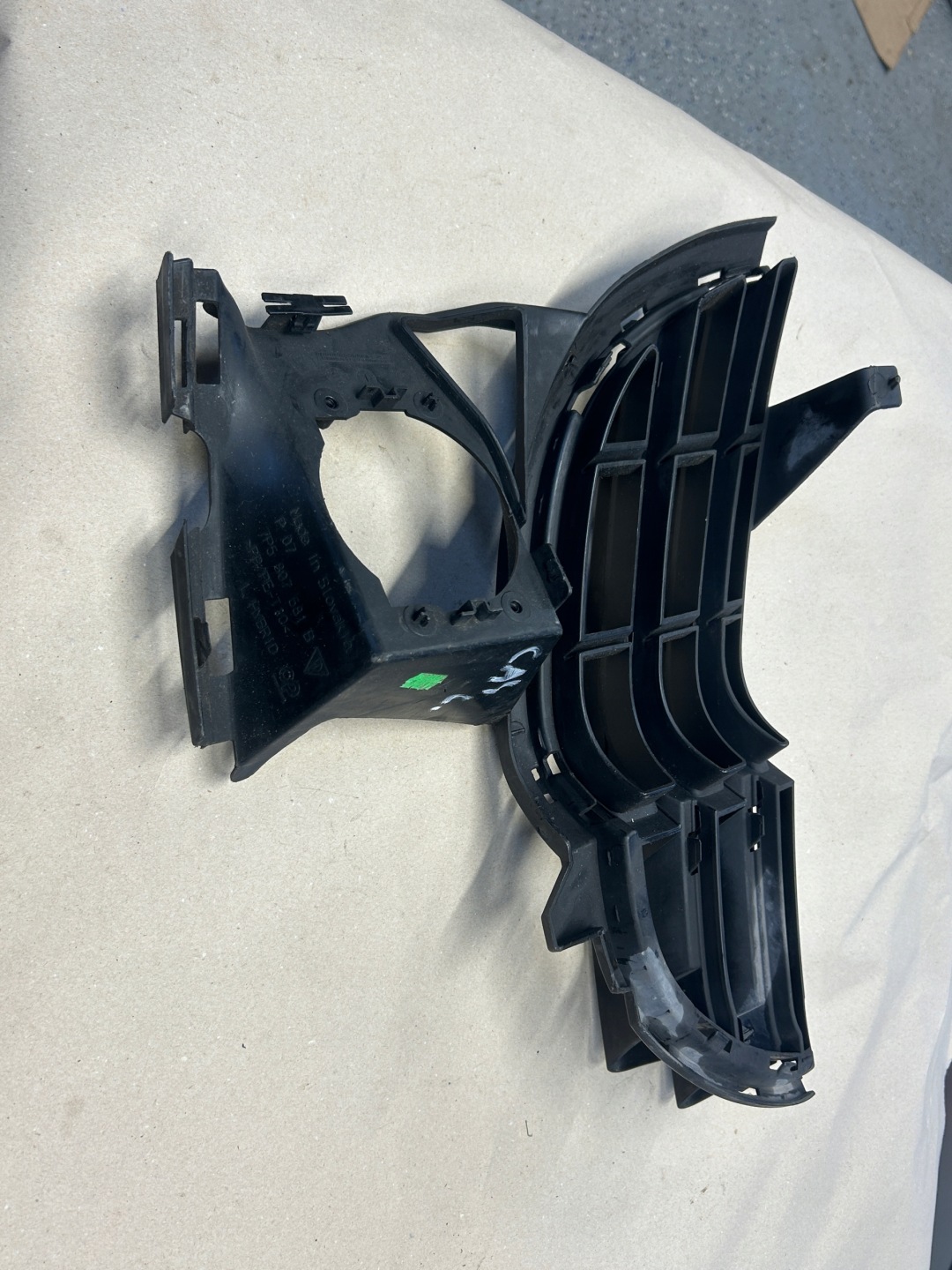 PORSCHE CAYENNE II 7P blende abdeckung der stoßstange links 7P5807681B
