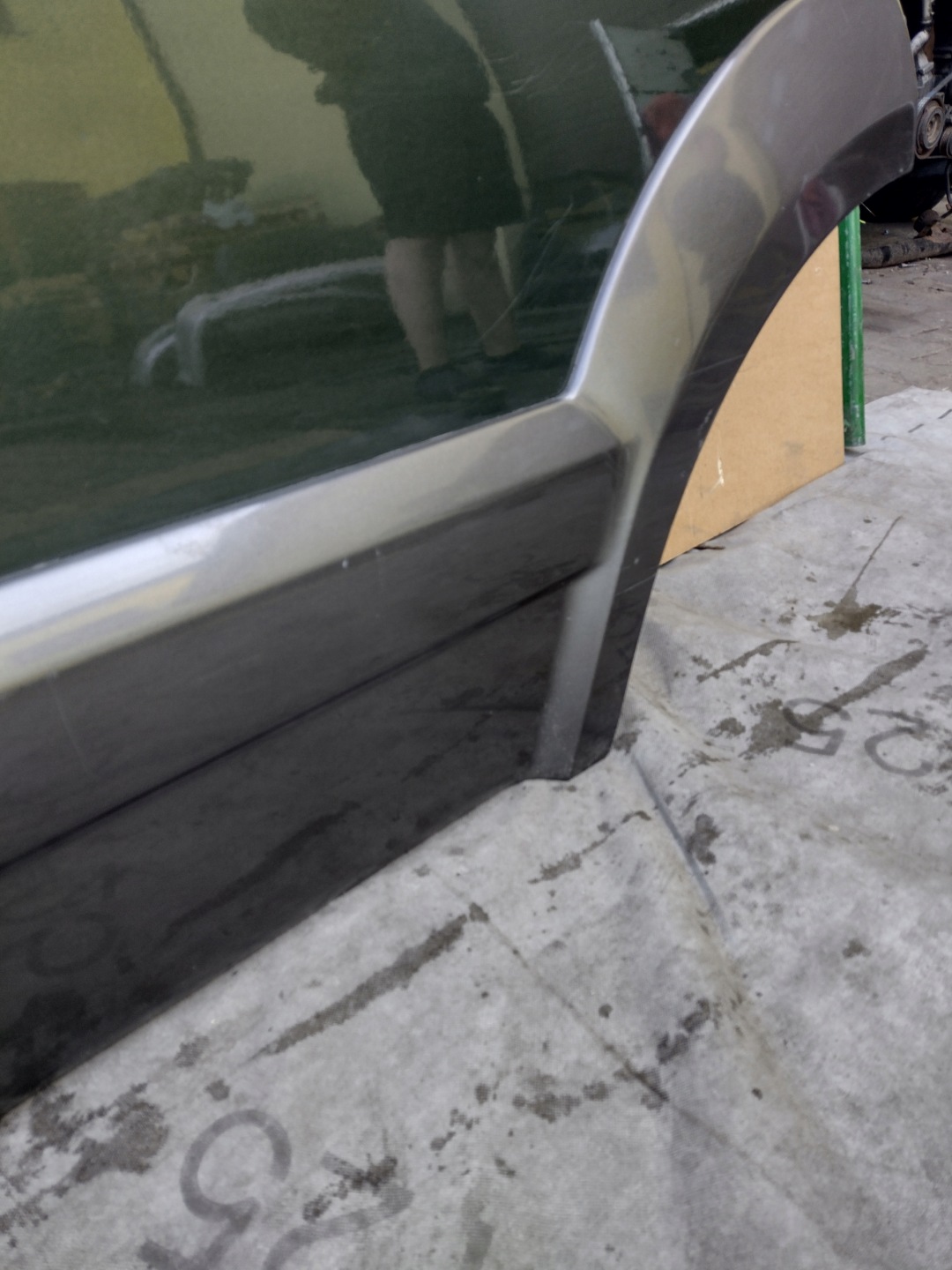 KIA SORENTO and 2003R door left rear part moulding