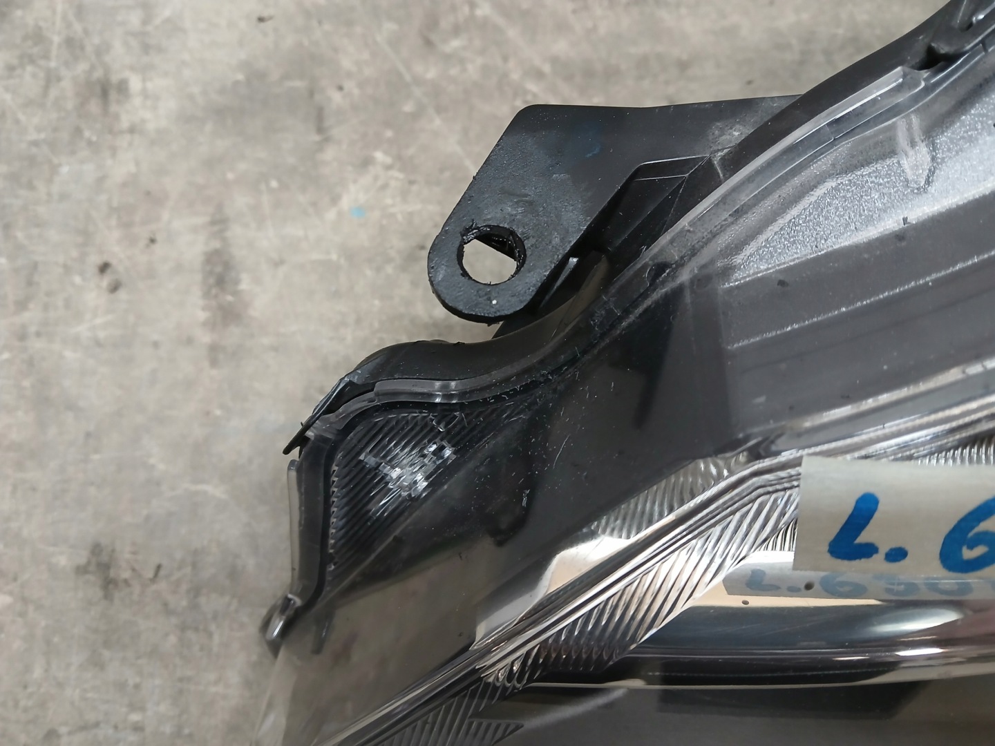 light front left TOYOTA YARIS III 3 LIFT 17- lens