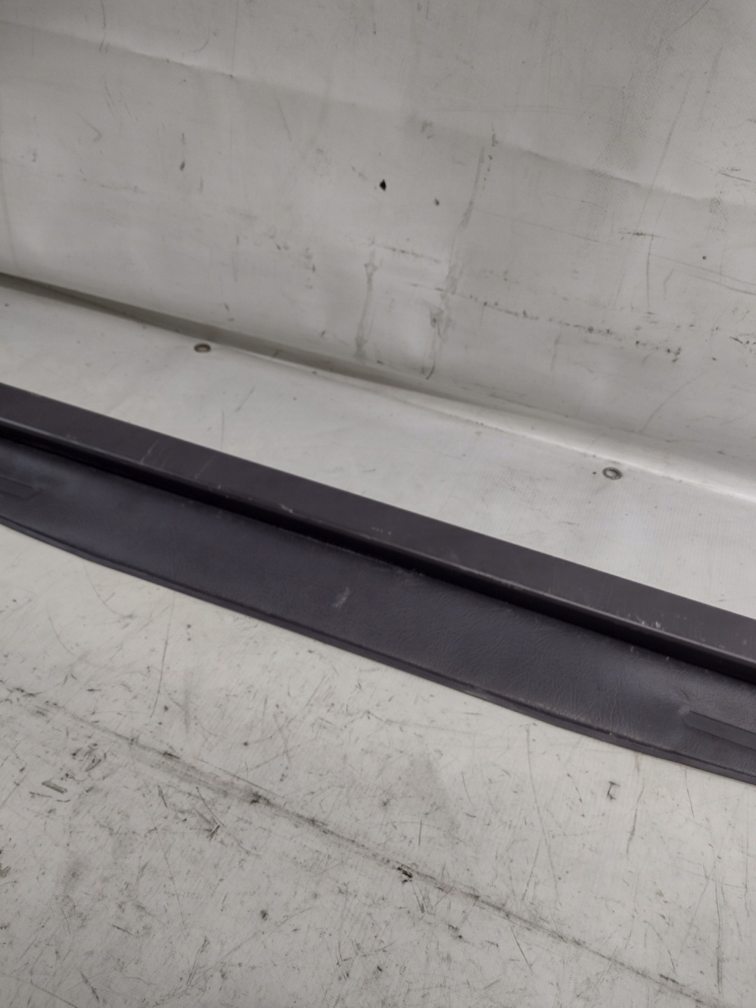 blinds boot Mercedes W168 OE 1688600175