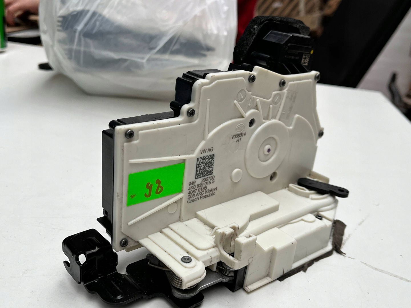 AUDI Q8 lock door left rear part 4K0839015S !J