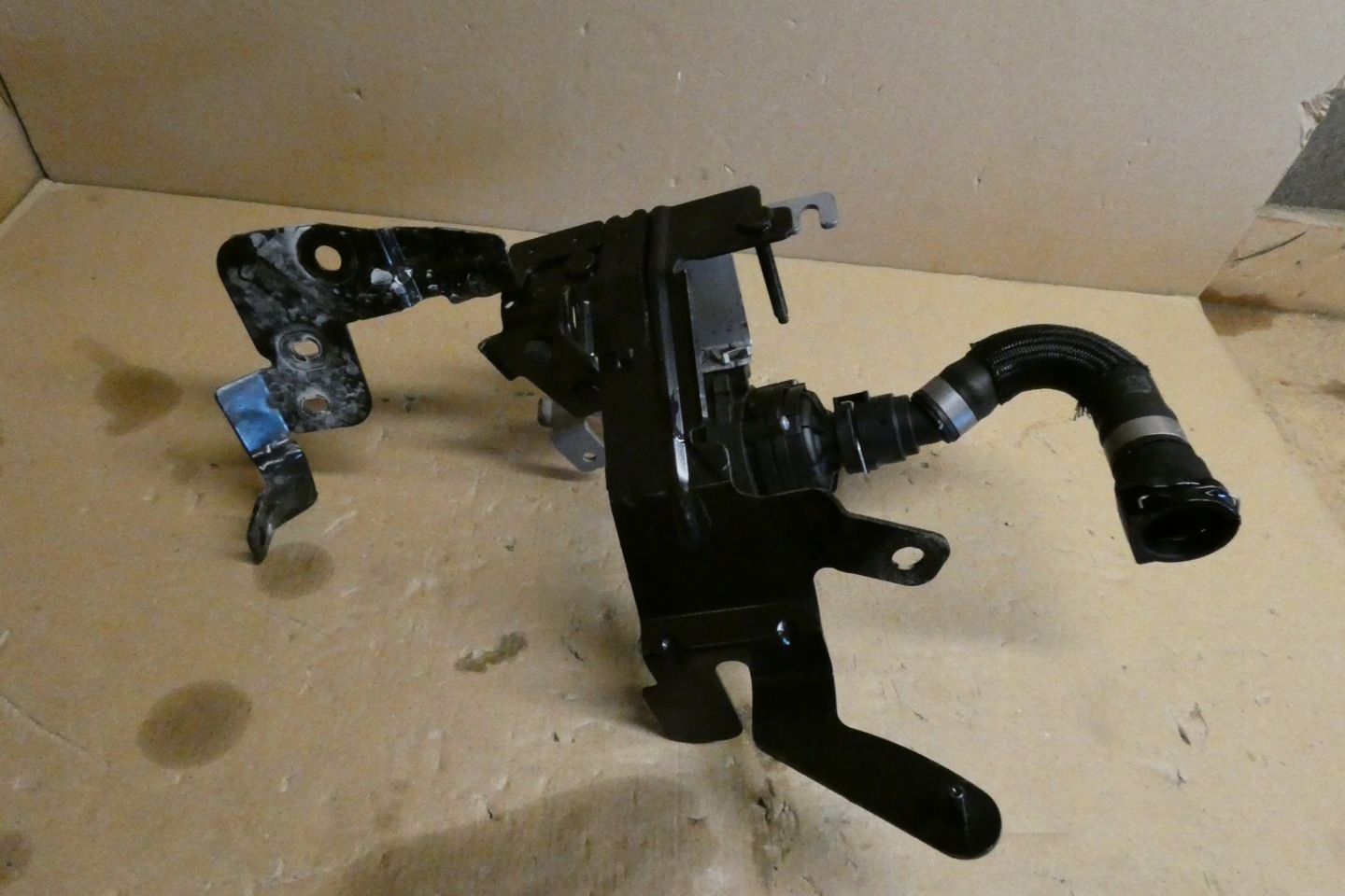 water pump electrical CITROEN DS7 HYBRID 9823813380 9824491580