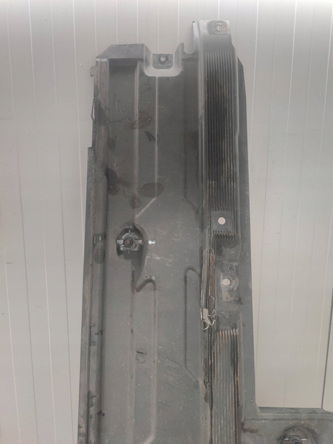 cover chassis right MERCEDES W204 A2046101408