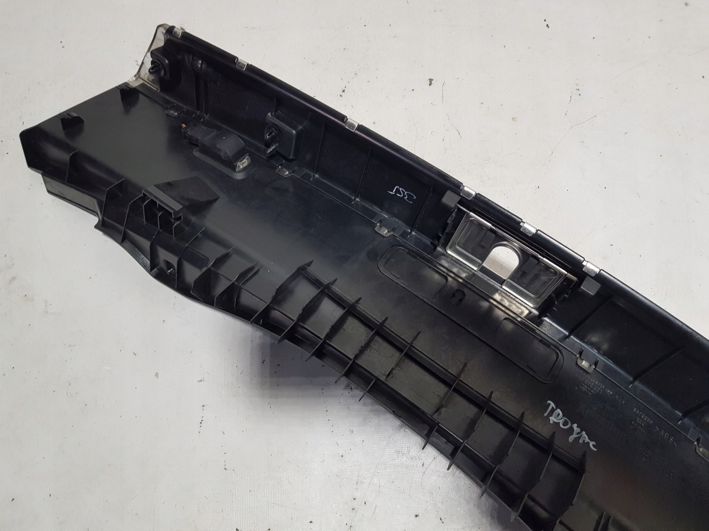 kryt lišta stěny PRAHU kufru AUDI A8 D4 4h0863471