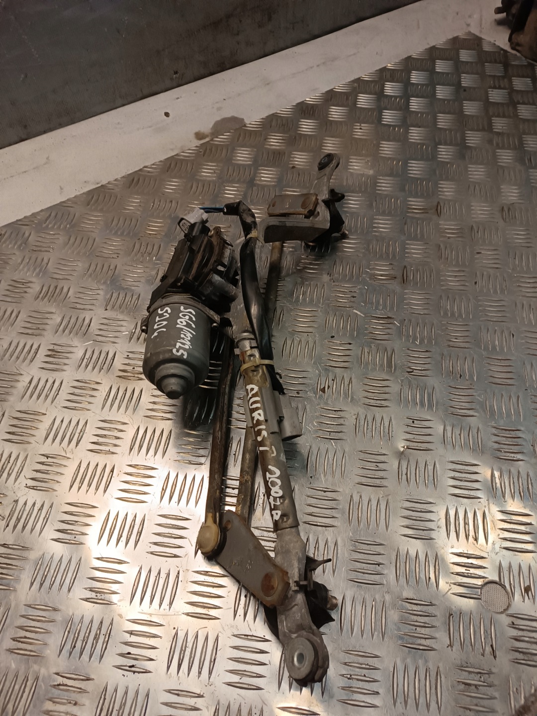 Wischergestänge TOYOTA AURIS und 2007r