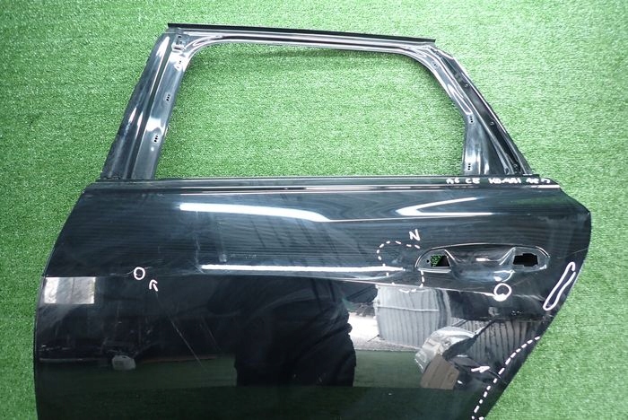 AUDI A6 C8 KOMBI 18- door left rear. rear part