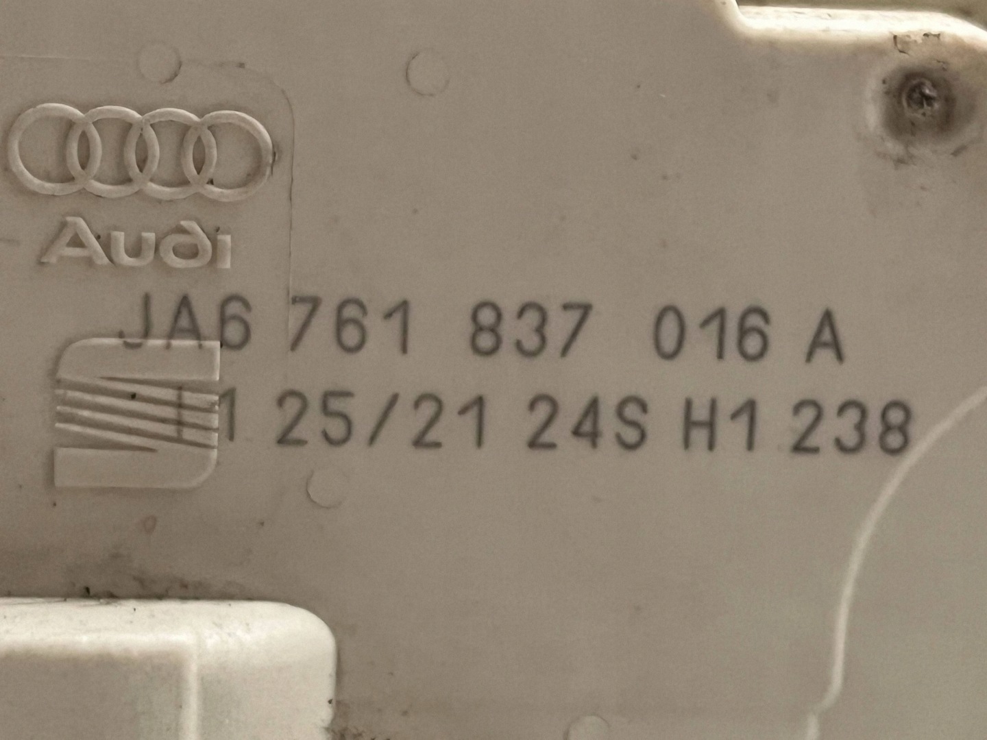 VOLKSWAGEN TOUAREG lock door right front 761837016A @M