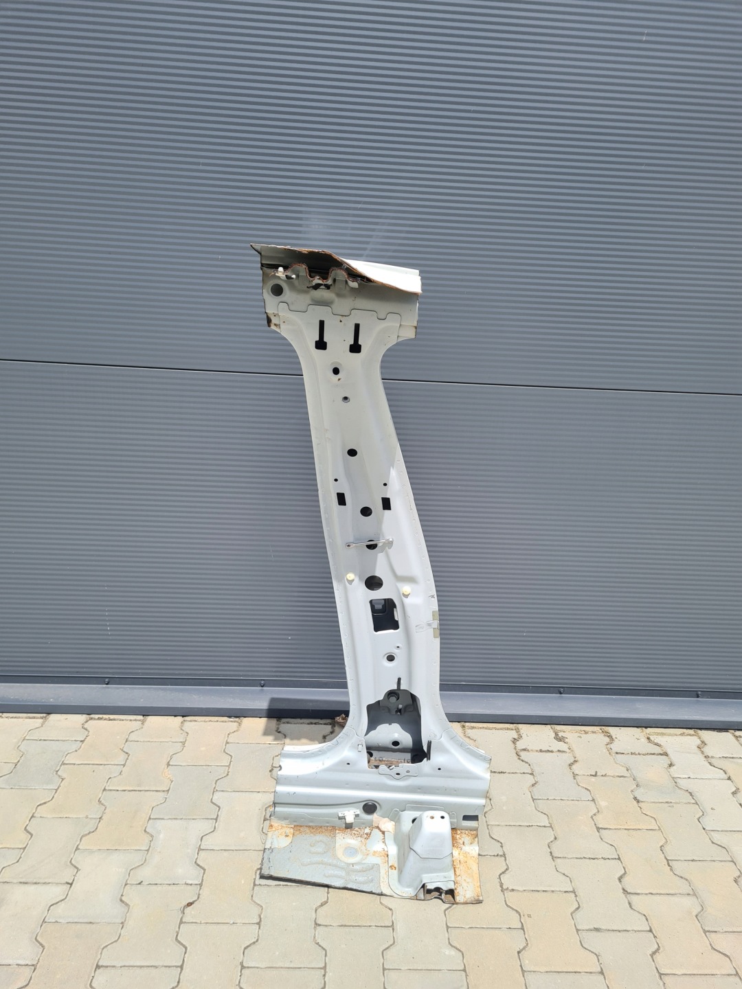 BMW X1 F48 pillar B left colour A300