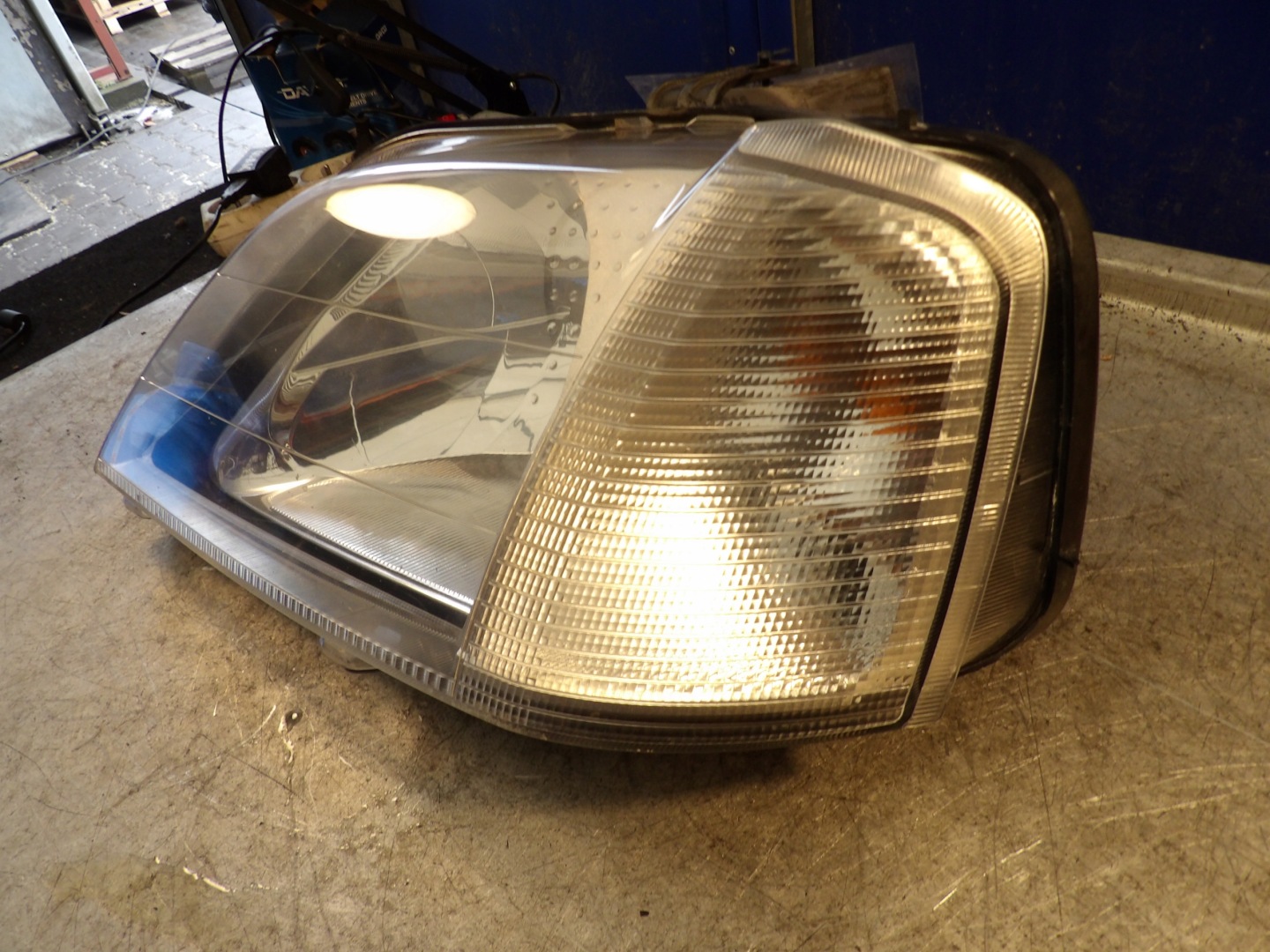 Dacia Logan and lift light front left 8200211005 89029771