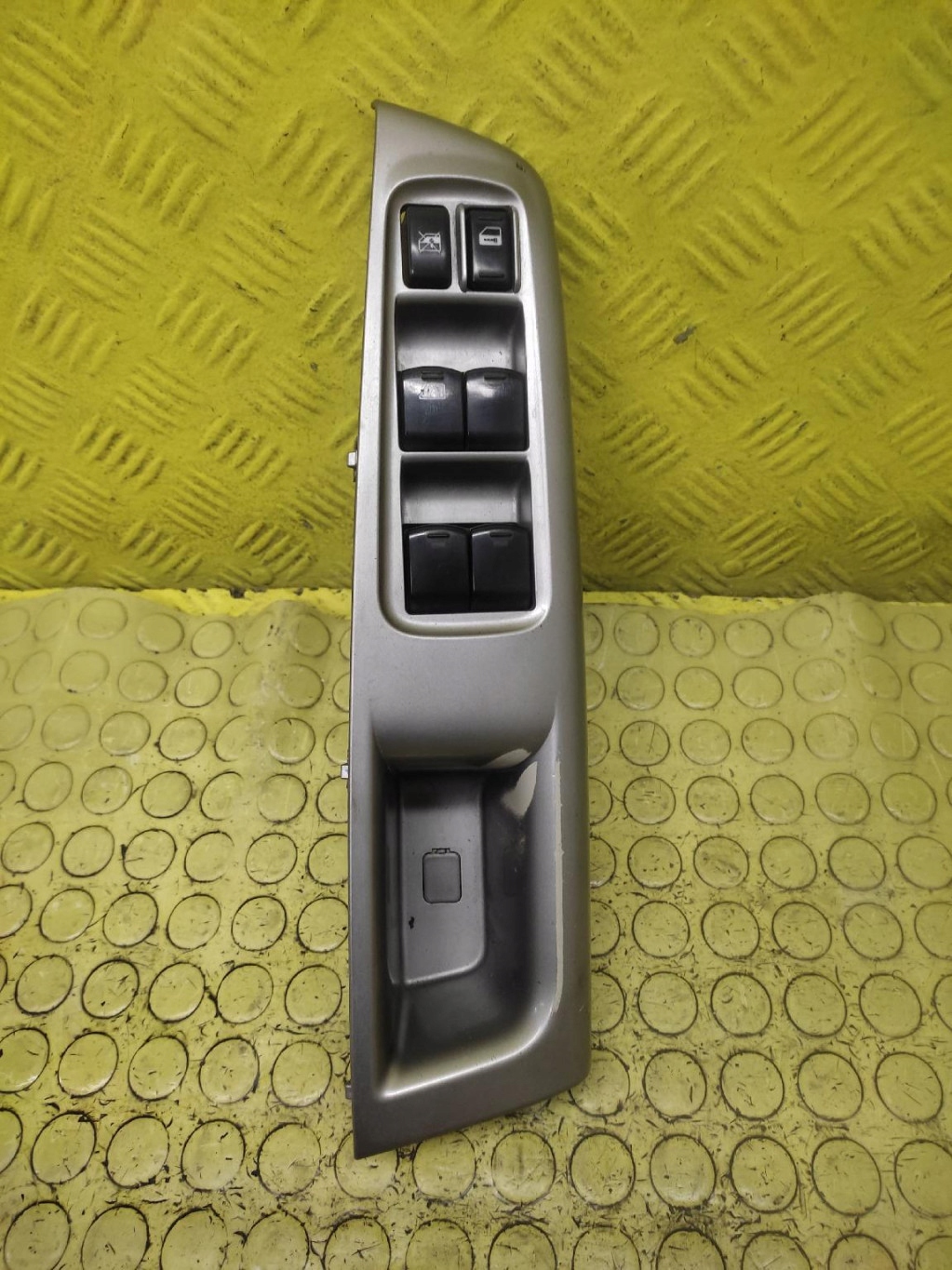 SUBARU FORESTER 2 window control switch 157447