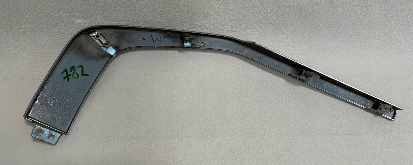 Mitsubishi Space Star moulding chrom left