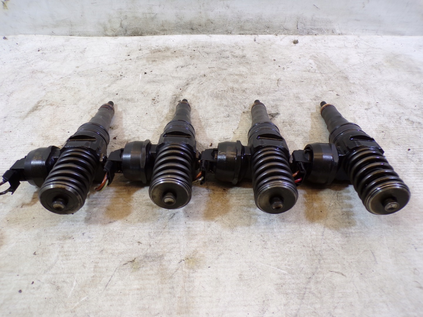 Einspritzdüsen Einspritzdüse Einspritzdüse 1.9 TDI 038130073AK (1)