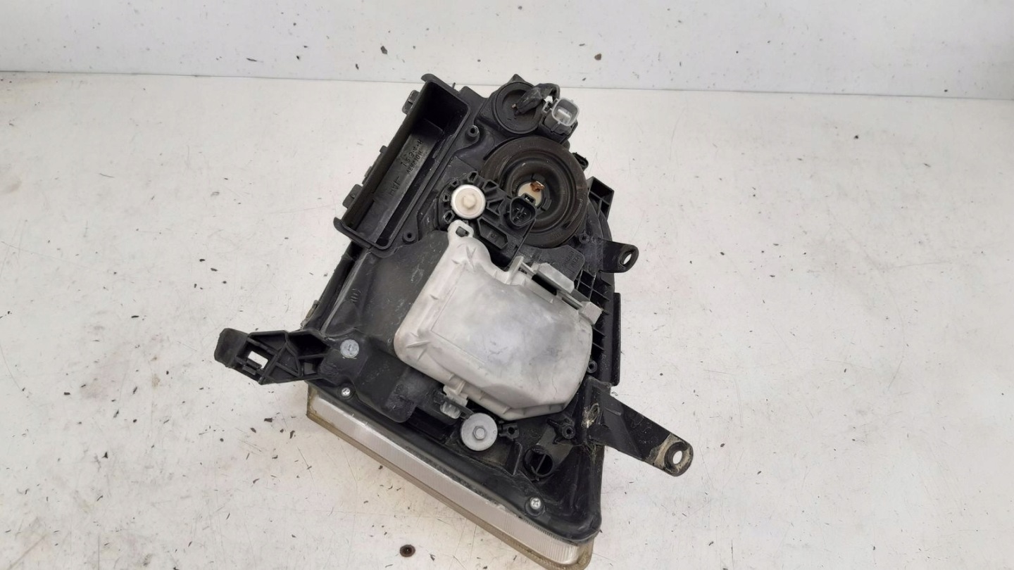light front front right lens Toyota Avensis T25 1,8i
