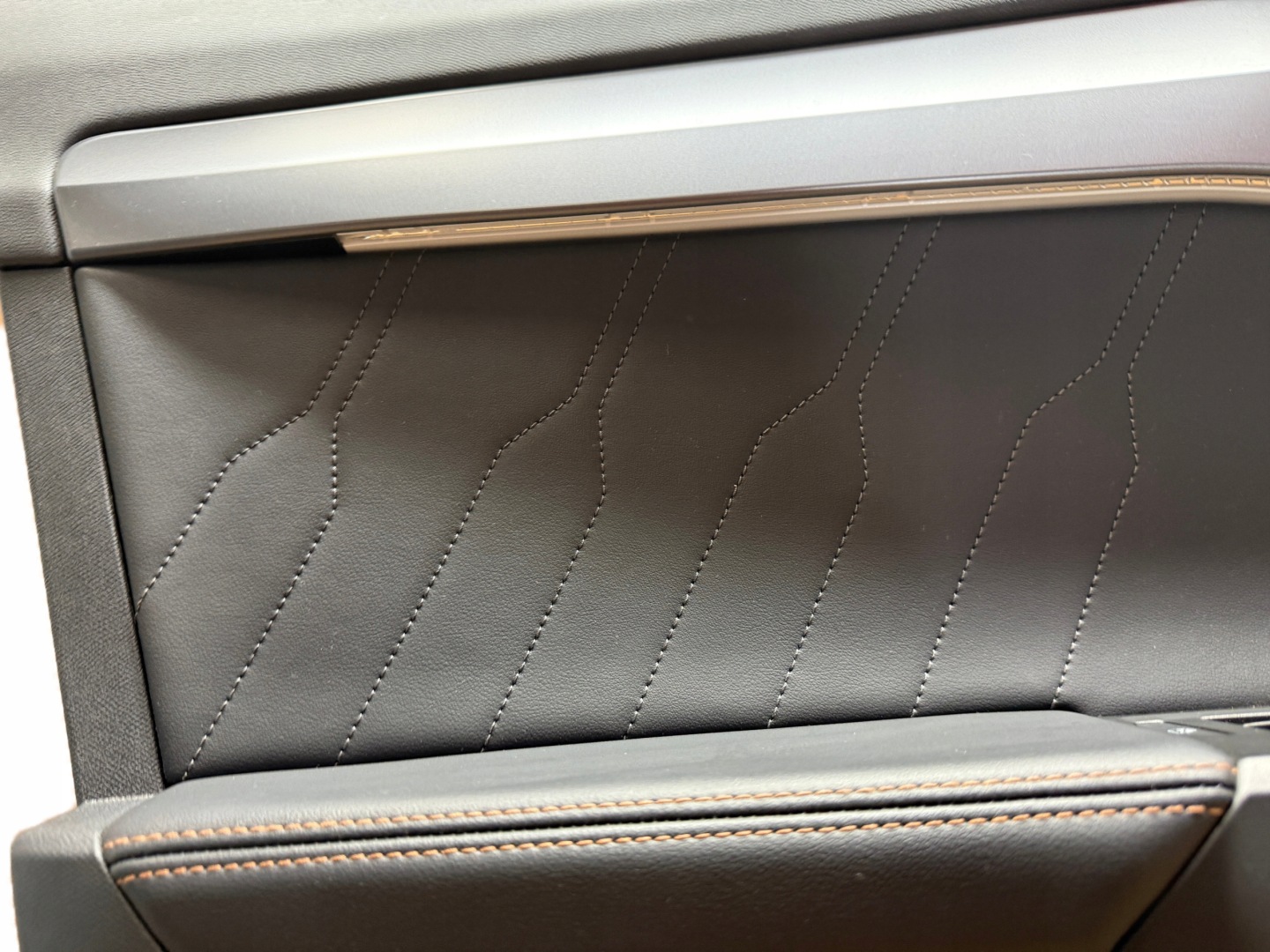 CUPRA FORMENTOR side door left front AMBIENTE