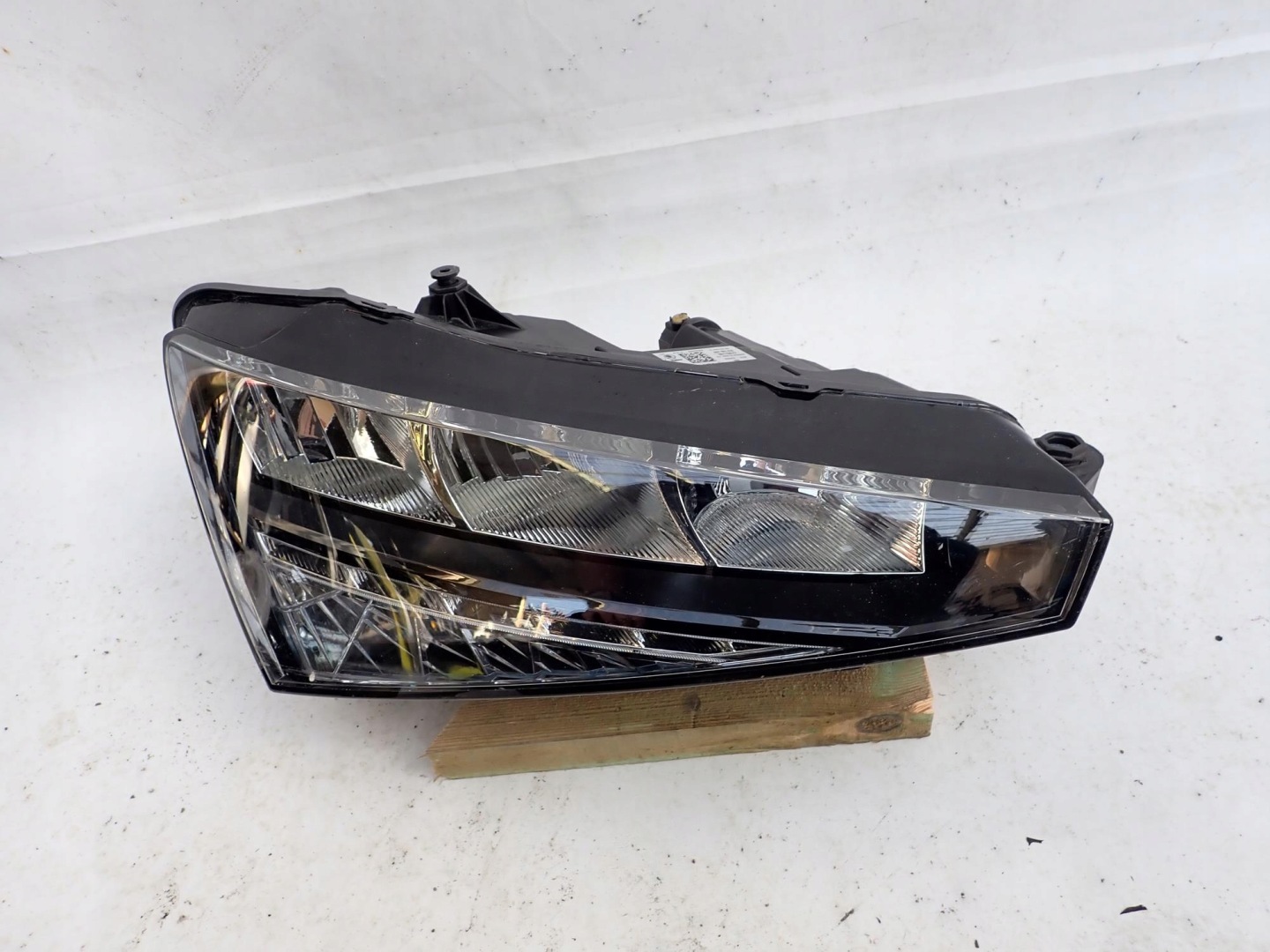SKODA SCALA 19-23 light front front right