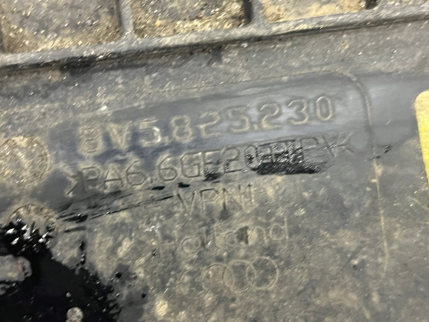Blende Abdeckung abdeckung Unterfahrschutz AUDI A3 8V Sedan 8V5825230A