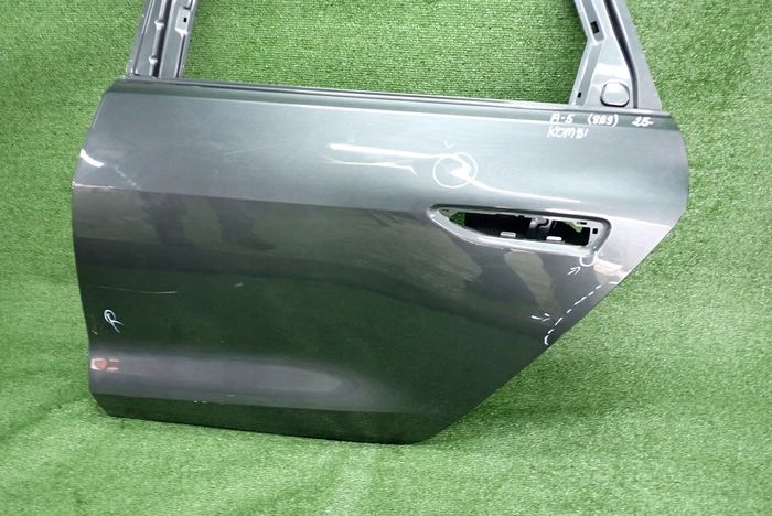 AUDI A5 B10 KOMBI 25- door left rear. rear part