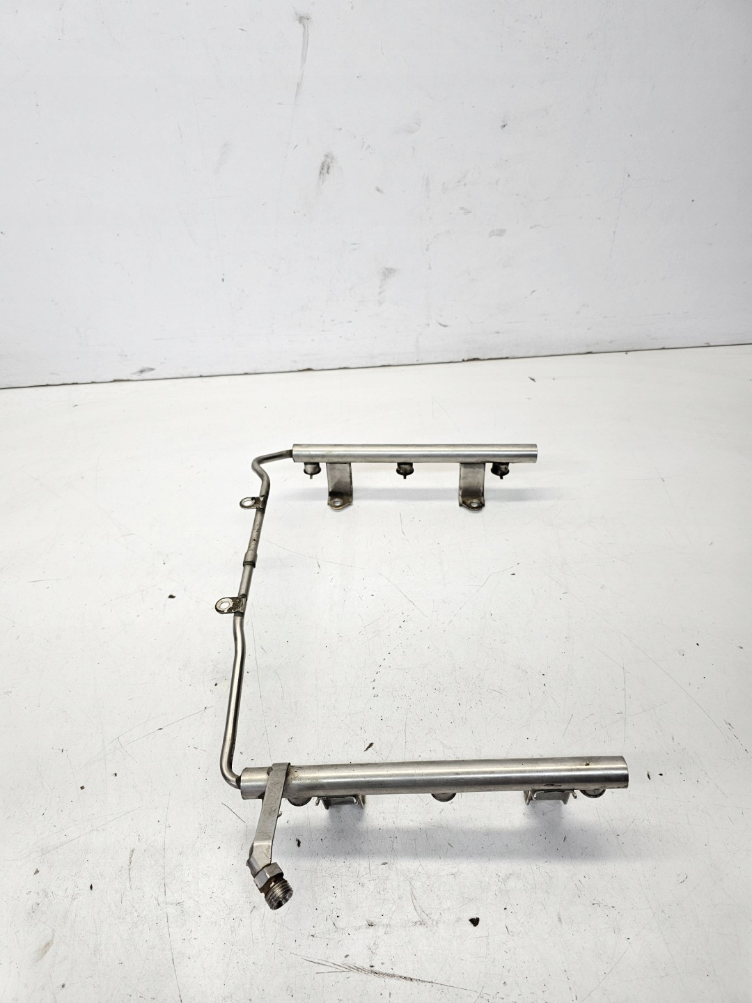 Rampe injection AUDI A4 A6 C6 2.4 FSI BDW 06E133681F