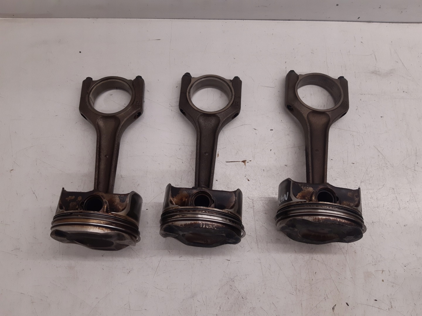 piston connecting rod 7589197 BMW E81
