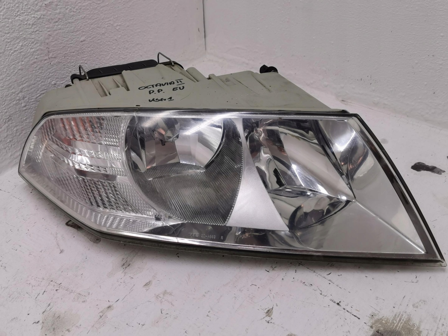 Feux phare Droite Avant Complète SKODA OCTAVIA II EU