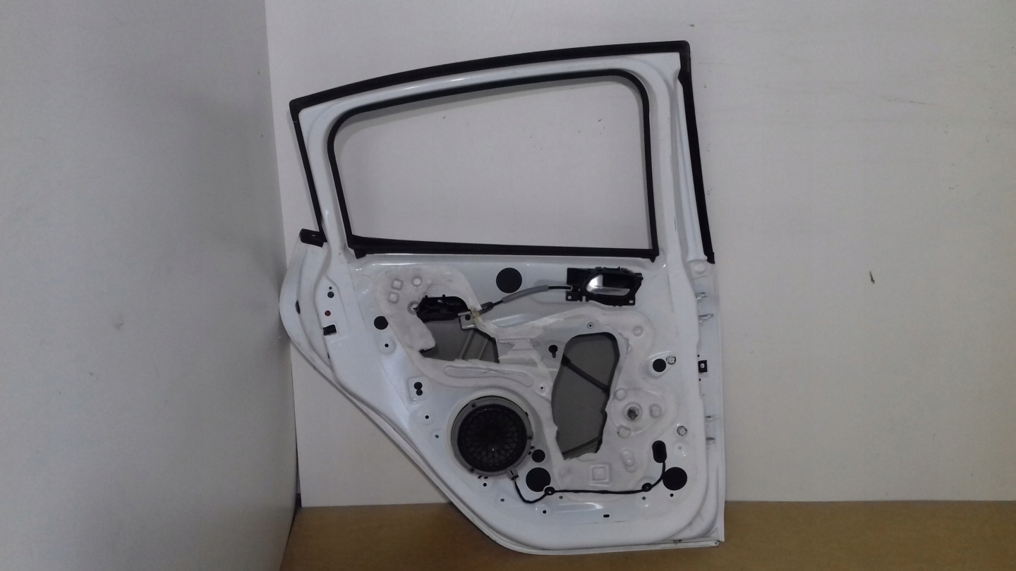 PEUGEOT 208 und Tür hinten links BIALE