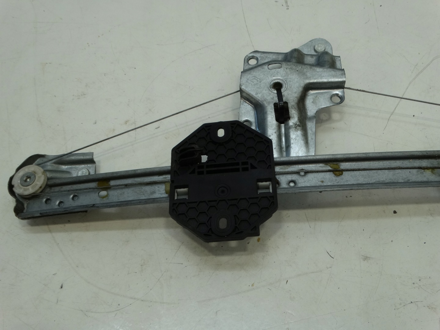 window regulator left front DACIA SANDERO II 2020R. 807213282R--B