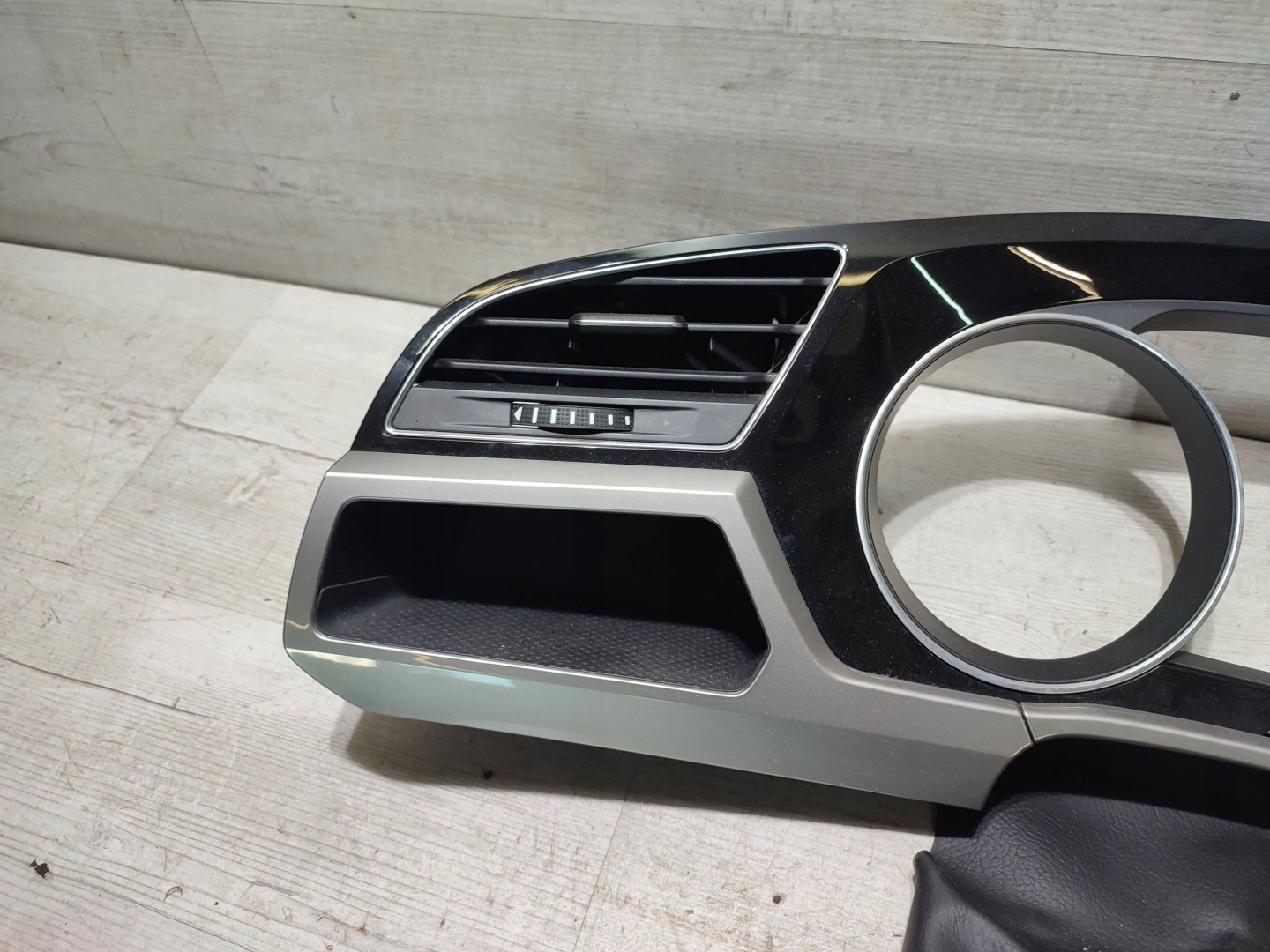 Volkswagen Touran III 2020 Panel dekor