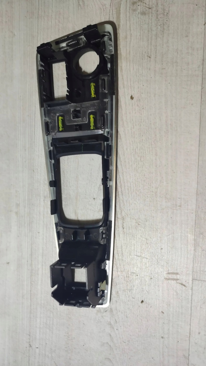 Peugeot 508 II 22r 1.2 frame tunel central